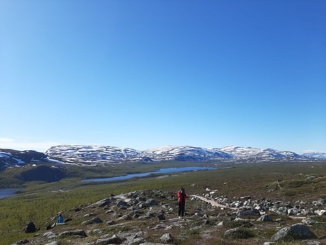 Tunturit joiden päällä vähän lunta